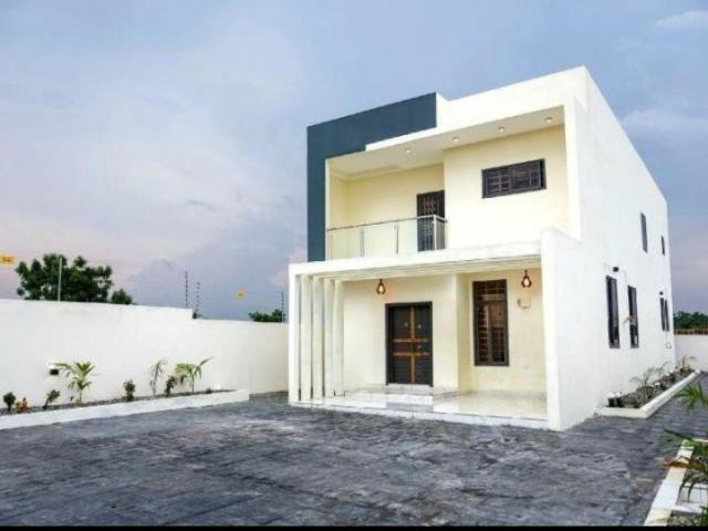 An all ensuite 3 bedroom house for Quick Sale