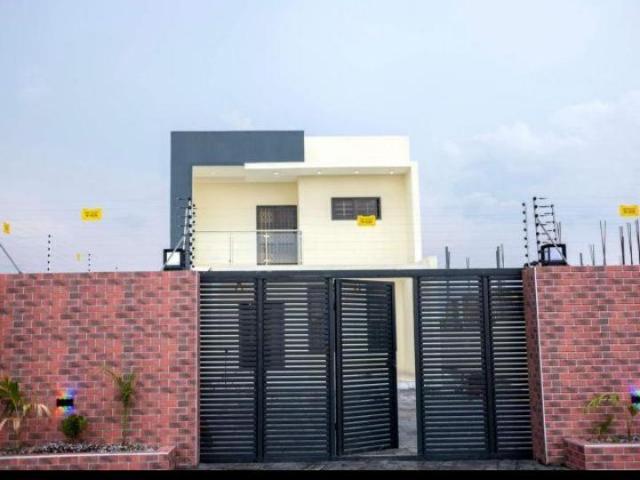 An all ensuite 3 bedroom house for Quick Sale