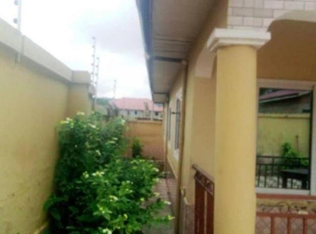 3 bedroom house for Quick Sale