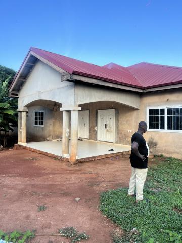 4 Bedrooms House on two plots of land inside Oyarifa