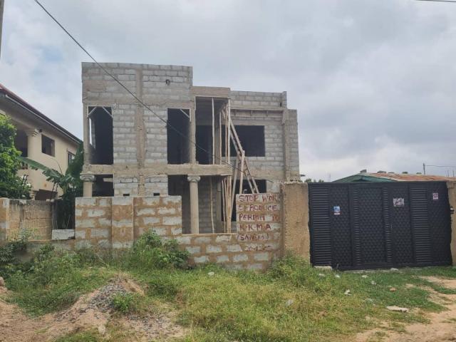 Uncompleted 4 bedrooms story building for sale