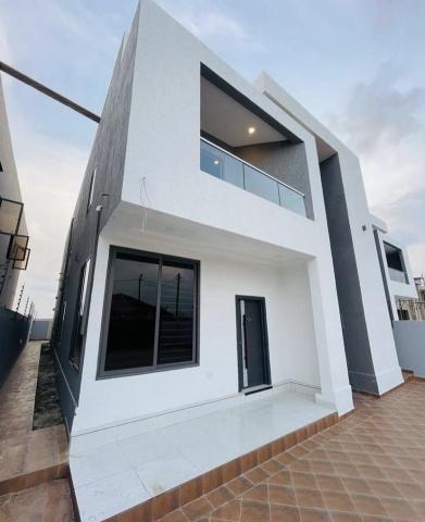 Luxury 4 bedroom house in Eastlegon hills