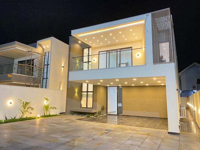 Luxury 4 bedroom house with pool Eastlegon