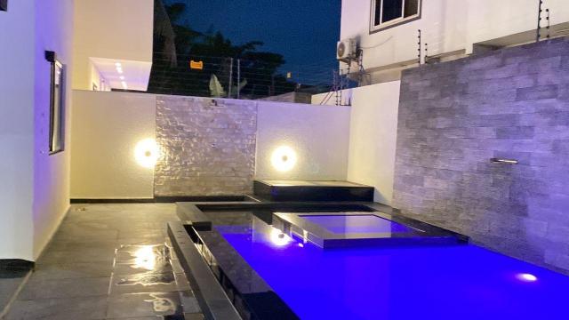 Luxury 4 bedroom house with pool Eastlegon