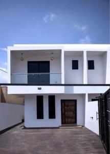 Executive 3 bedroom house