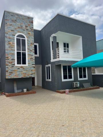 Executive 4 bedroom house