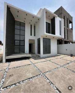 Executive 4 bedroom house newly built in Sakumono