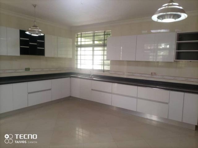 5 BEDROOM HOUSE WITH ONE ROOM OUTLET AT EAST LEGON