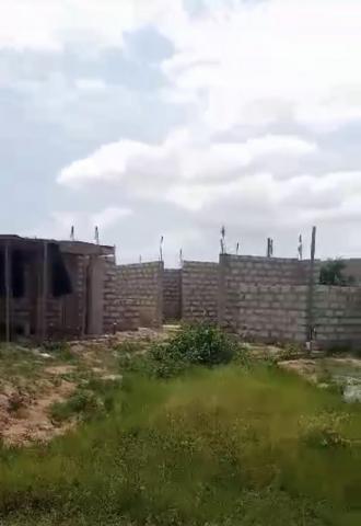70/100 plot of land