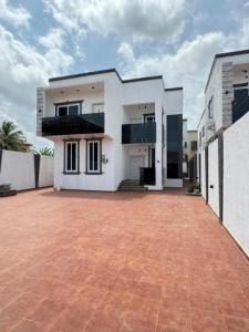 Newly Built Executive 4-Bedroom House for Rent – Lakeside Estate, Accra