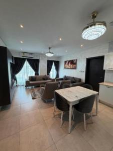 Luxury Furnished 2-Bedroom Apartment at Signature Apartments – Near Accra Mall!
