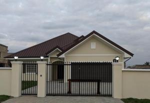 Elegant 3-Bedroom Semi-Furnished Home on a Full Plot in Amrahia