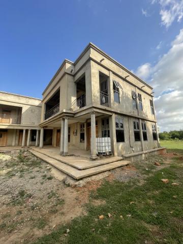 Institutional Building for Sale in Tema Community 26
