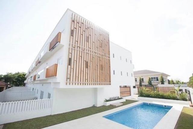 Luxury 3 bedroom townhouse with pool