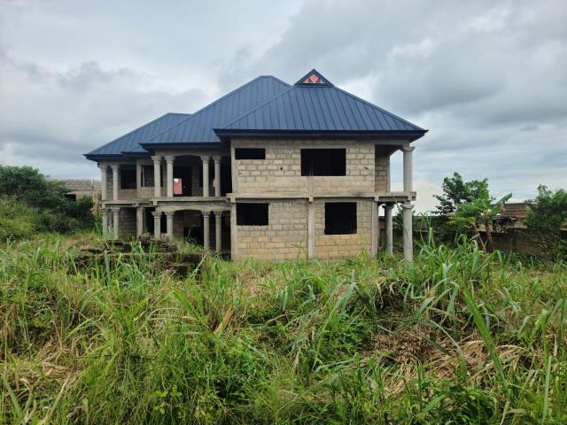 7 bedroom house for sale at Kumasi Abuakwa