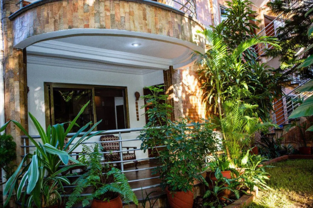 Luxurious Furnished 1-Bedroom Apartment for Short Let in Airport West, Accra