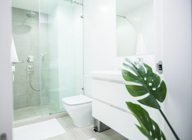 Luxury Fully Furnished 1-Bedroom Serviced Apartment for Short & Long Stay in West Airport, Accra