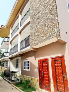 Luxurious 3-Bedroom Airbnb at Pantang Junction, Adenta