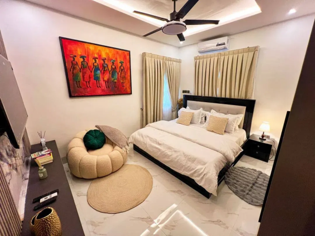 Luxurious 3-Bedroom Furnished Detached Bungalow for Short Let in Lakeside Estate, Accra