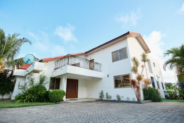 Luxury 1-Bedroom Furnished Apartment for Short Let in Cantonments, Accra
