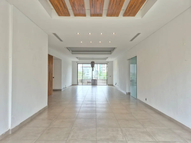Serviced 3-Bedroom Apartment with Rooftop Swimming Pool & Gym in Cantonments