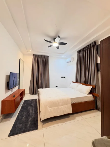 Luxury 5-Bedroom Detached Bungalow with Private Swimming Pool for Short Let in Pokrom, Aburi