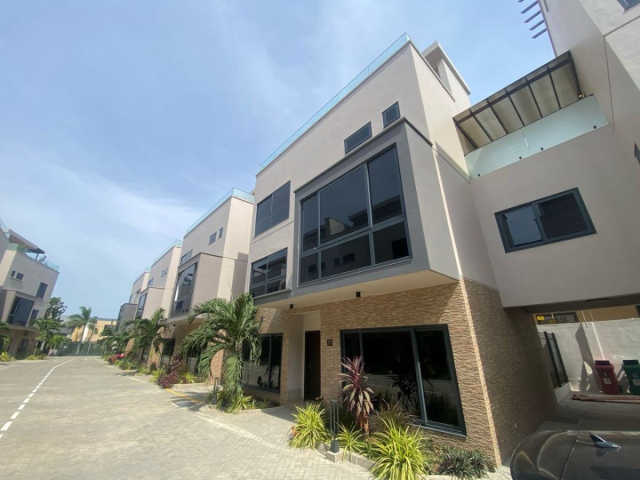 Luxury 3-Bedroom Townhouse for Short Let – West Airport