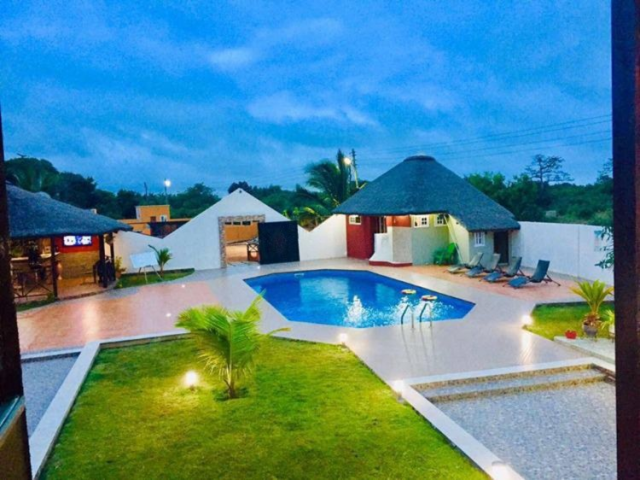 Fully Furnished Riverside Studio Room with Swimming Pool and Leisure Facilities in Big Ada
