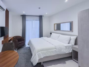 Furnished Serviced Studio Apartment with Rooftop Swimming Pool and Gym in East Legon, Accra