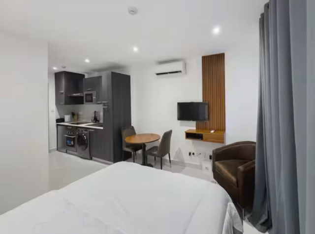 Furnished Serviced Studio Apartment with Rooftop Swimming Pool and Gym in East Legon, Accra