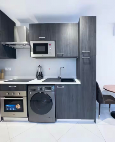 Furnished Serviced Studio Apartment with Rooftop Swimming Pool and Gym in East Legon, Accra
