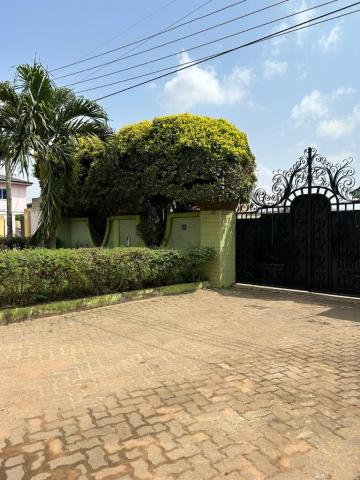 SIX BEDROOM HOUSE FOR SALE