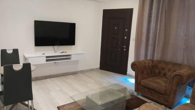 EXECUTIVE 2 bed apartment furnished and unfurnished