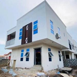 Executve 3 and 4 bedroom house forsale Ashaley Botwe