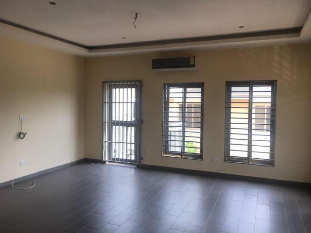 EXECUTIVE 2 BEDROOM APARTMENT EAST AIRPORT