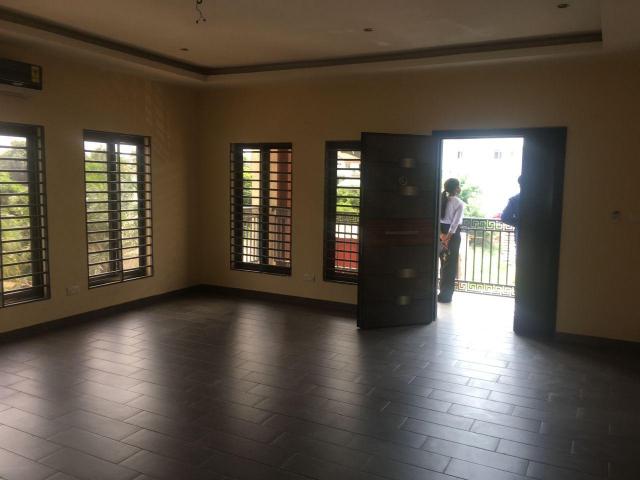 EXECUTIVE 2 BEDROOM APARTMENT EAST AIRPORT