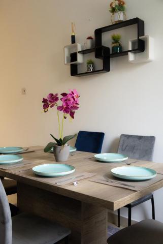 Elegantly furnished one-bedroom apartment in Labone