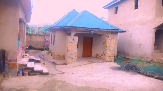 Uncompleted 5 bedrooms house