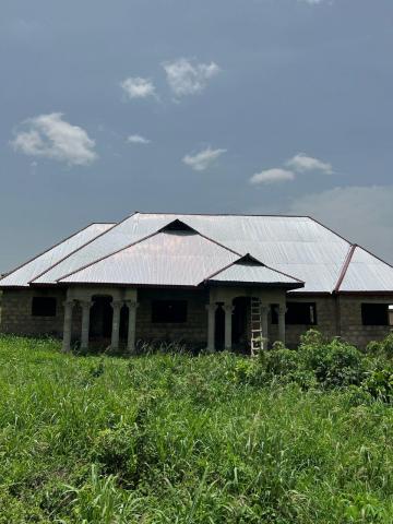 6 bedroom uncompleted house for a deal.