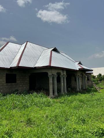 6 bedroom uncompleted house for a deal.